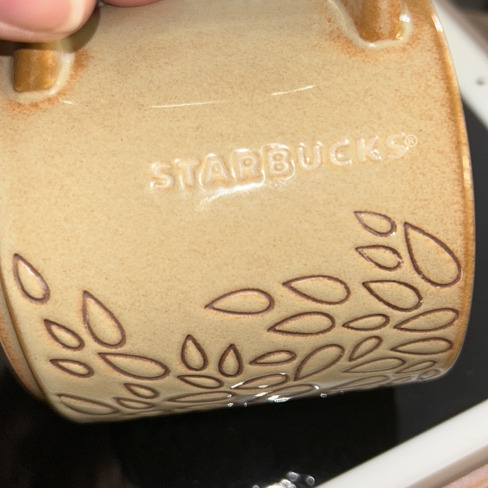 Starbucks Coffee Mug Brown Leaf Pattern Leaves Fall Cup 2013 Embossed 14oz. - Picture 4 of 7